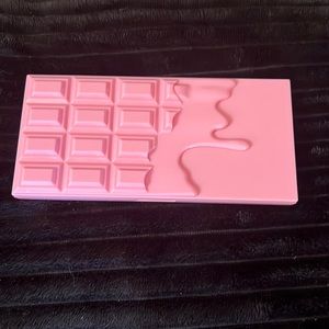 Revolution eye shadow pink fizz